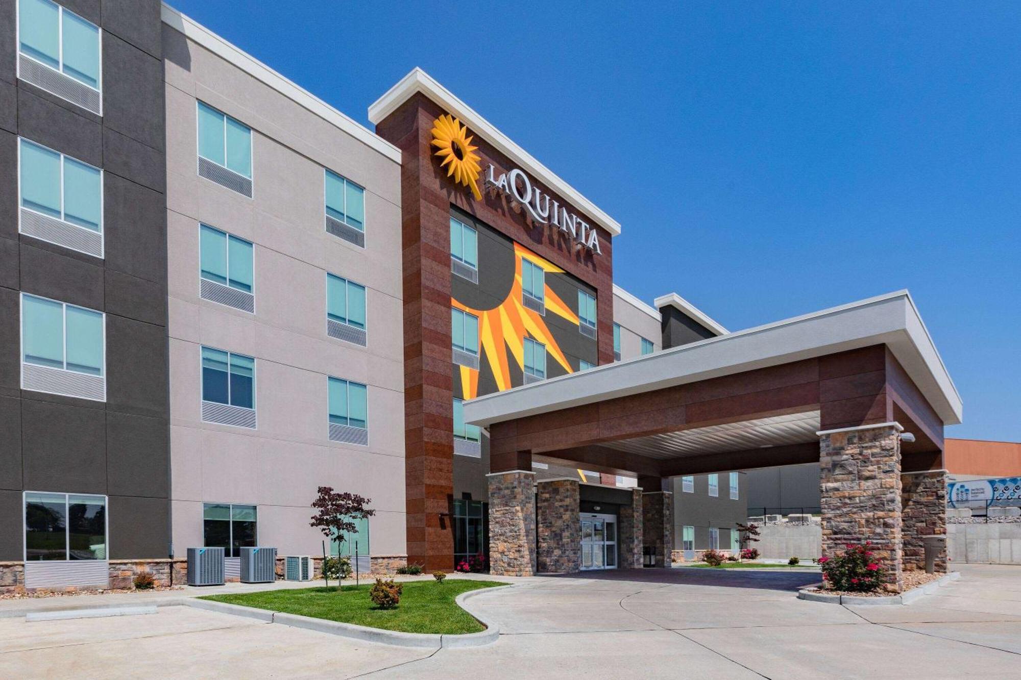 La Quinta Inn & Suites By Wyndham Jackson-Cape Girardeau Exterior photo
